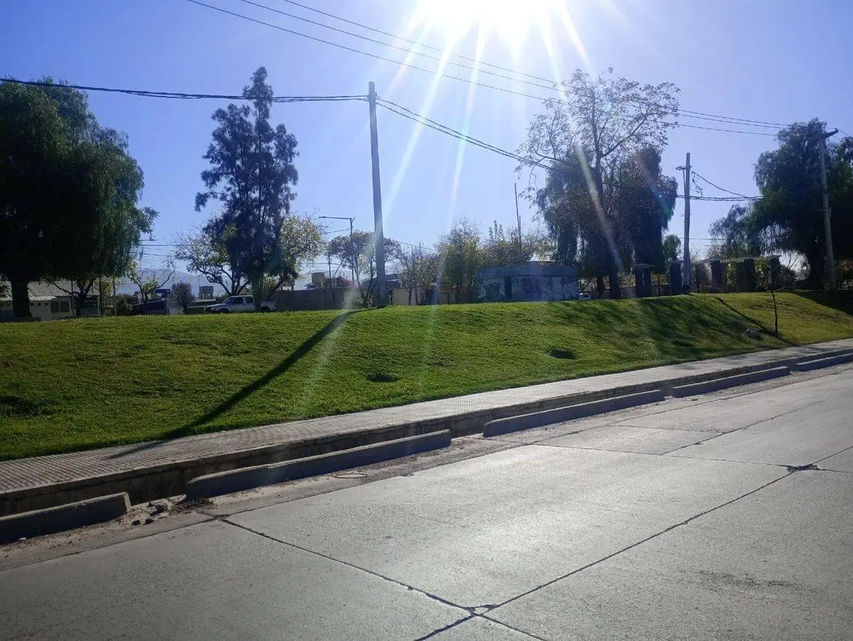 Venta Gran terreno en Godoy Cruz Cerrado medianera 5