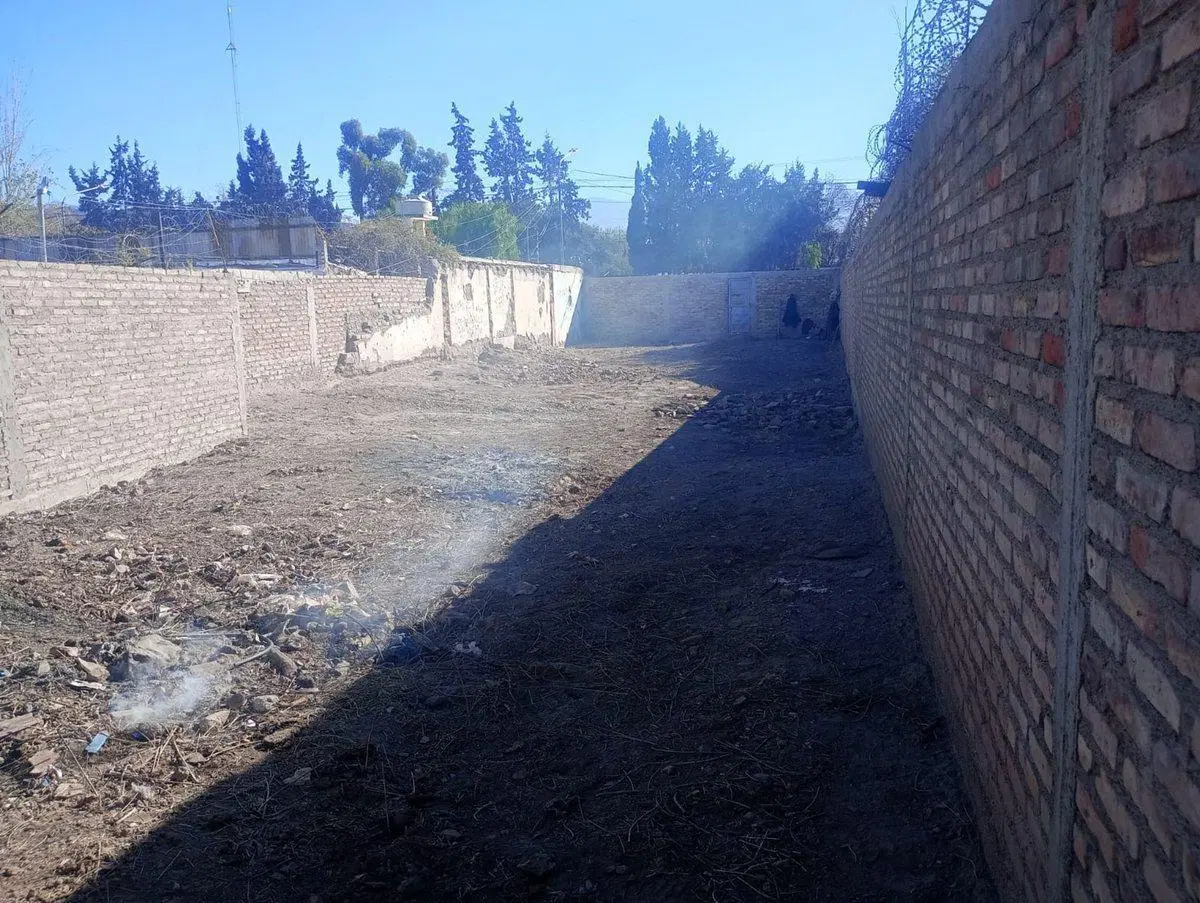 Venta Gran terreno en Godoy Cruz Cerrado medianera 4