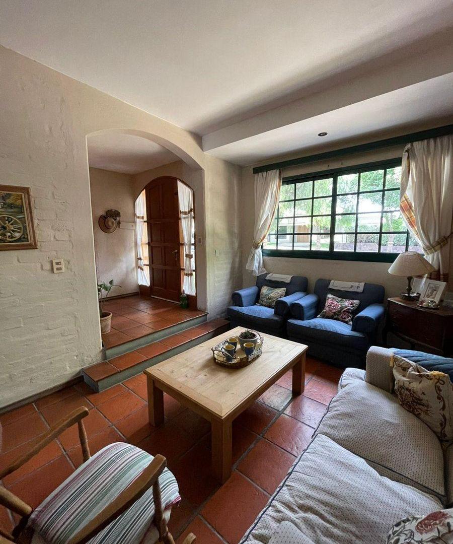 Foto de SE VENDE CASA EN BARRIO DALVIAN CIUDAD DE MENDOZA, imagen 4