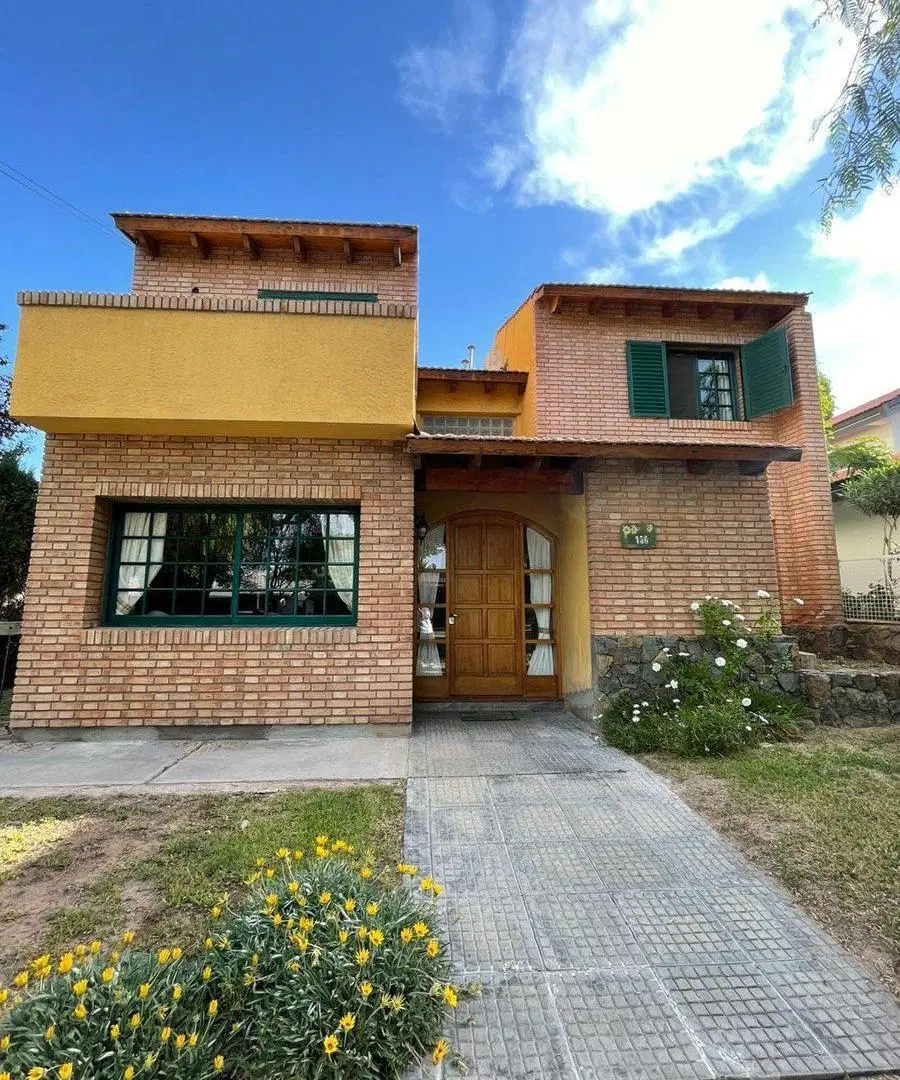SE VENDE CASA EN BARRIO DALVIAN CIUDAD DE MENDOZA 3
