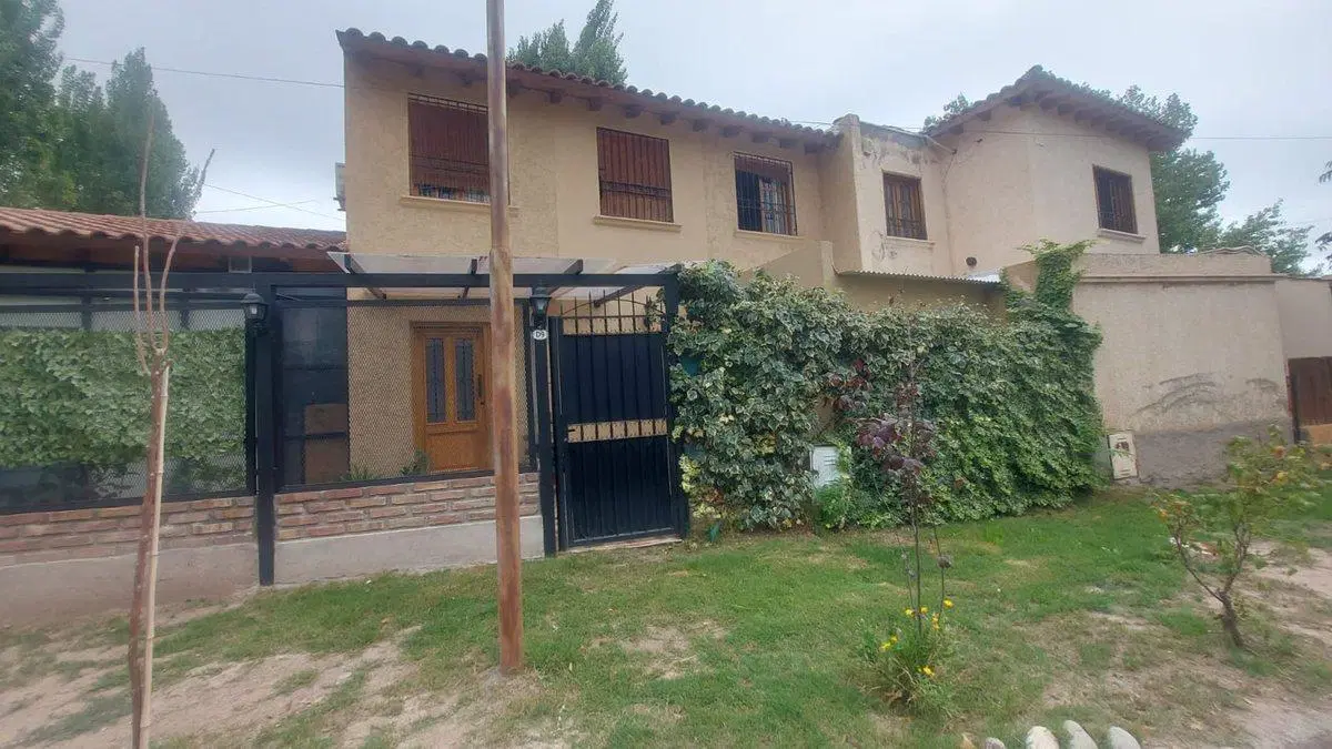 CASA EN VENTA LUJAN DE CUYO 2
