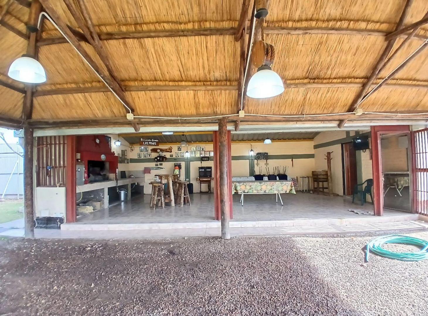 Foto de Salón + Quincho, Pileta + Casa, imagen 5