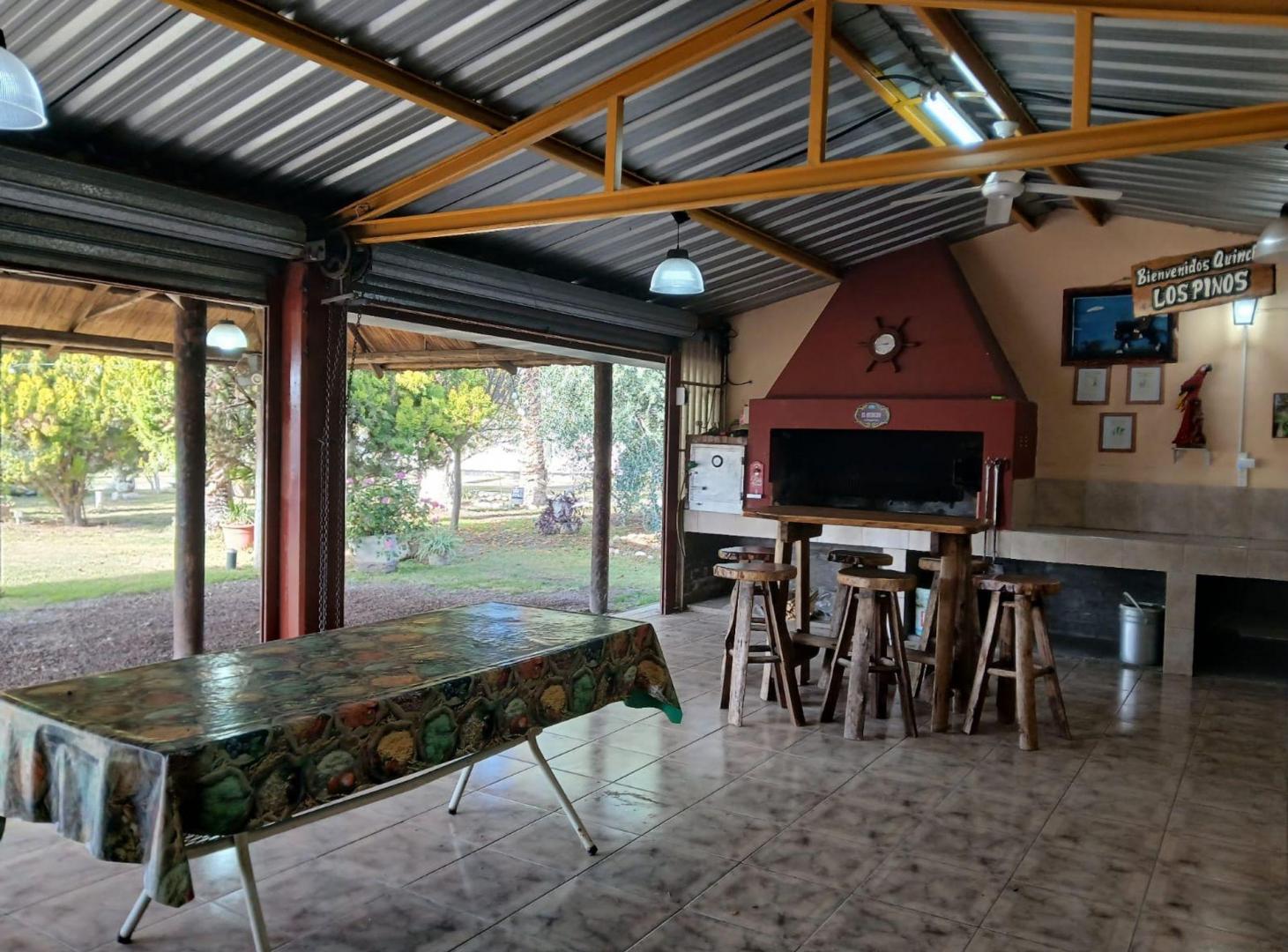 Foto de Salón + Quincho, Pileta + Casa, imagen 2