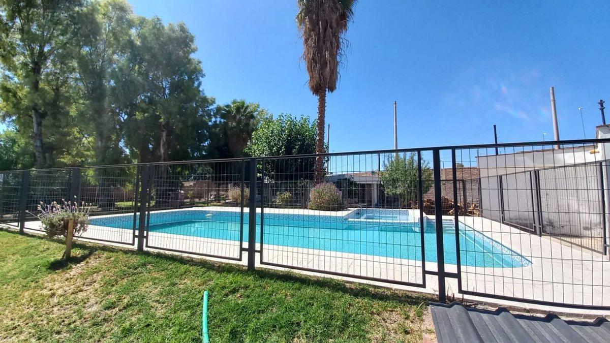 Foto de VENTA 3 CASAS +PISCINA+ SALON COMERCIAL+PARQUE, imagen 1