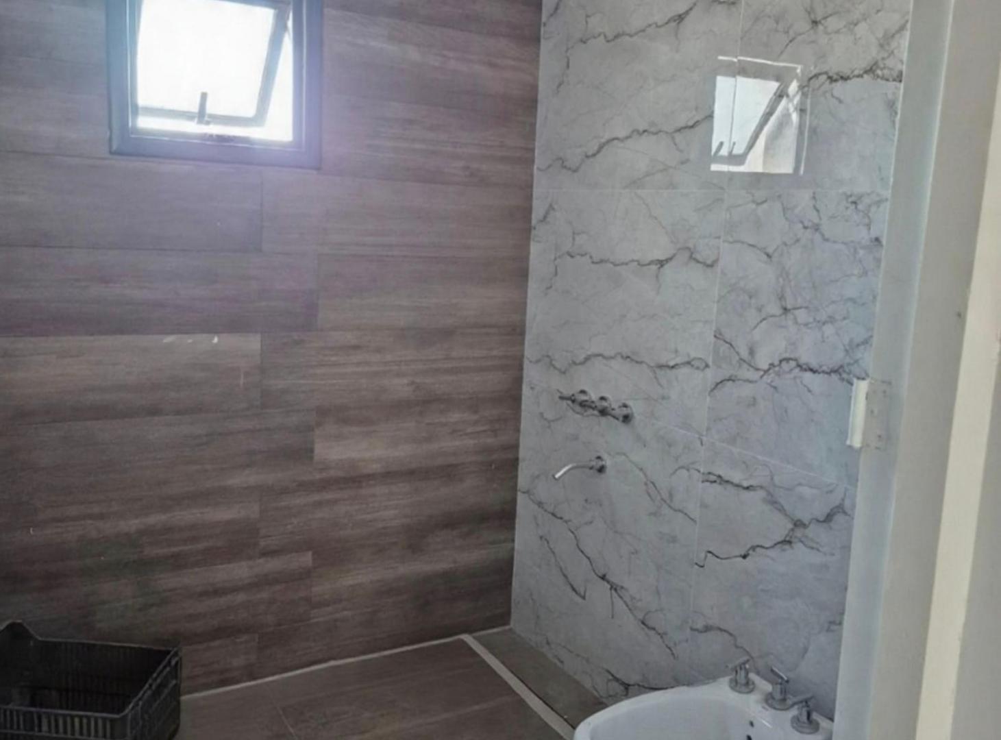 Foto de VENTA CASA DE CATEGORIA A ESTRENAR. Guaymallén, imagen 3