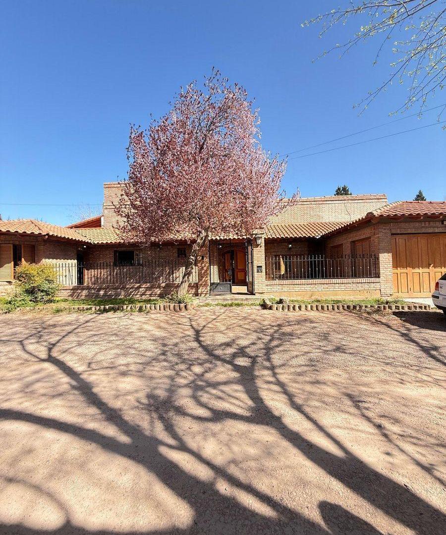 Foto de Venta Casa importante B. Semi privado. Guaymallén, imagen 3