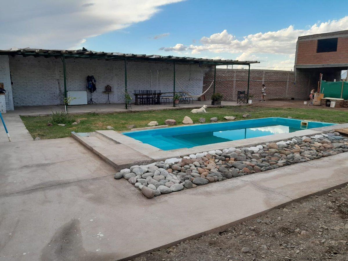 Foto de VENTA CASA+DEPTOS+PISCINA+QUINCHO EN LAVALLE, imagen 2