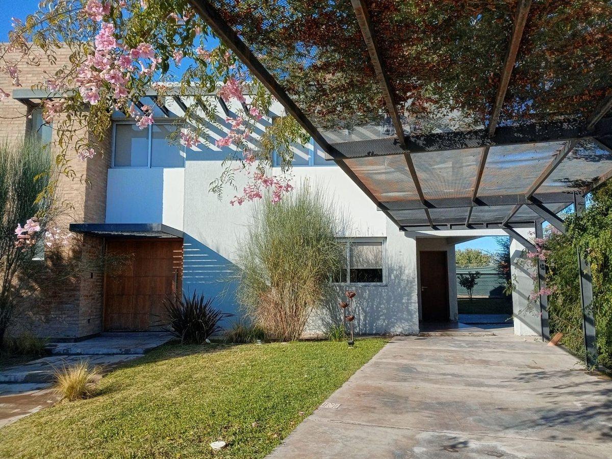 Foto de Casa a la venta en B Las Cortaderas 2. Guaymallén, imagen 2