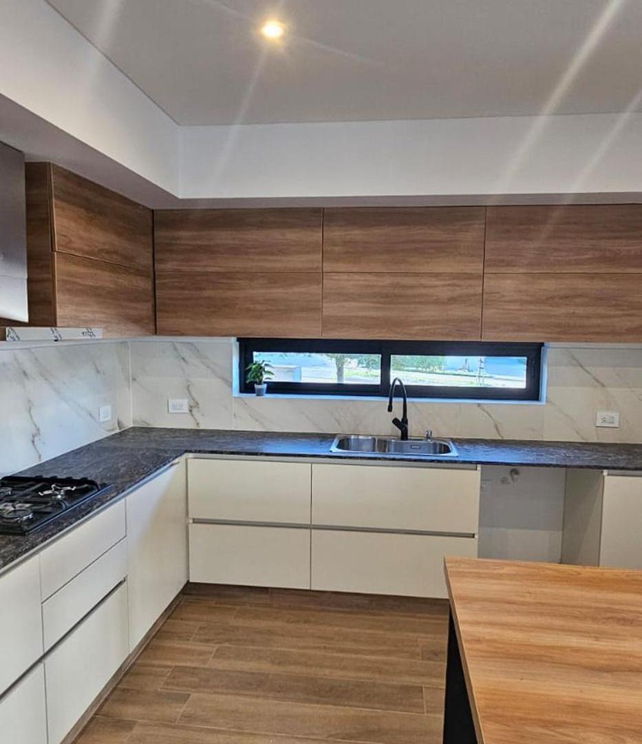 Foto de VENTA HERMOSA CASA A TERMINAR BARRIO LA BASTILLA, imagen 4