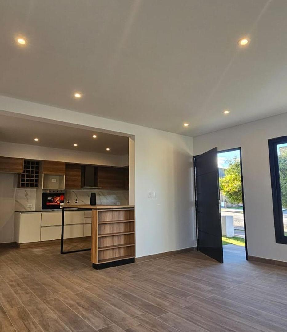 Foto de VENTA HERMOSA CASA A TERMINAR BARRIO LA BASTILLA, imagen 3