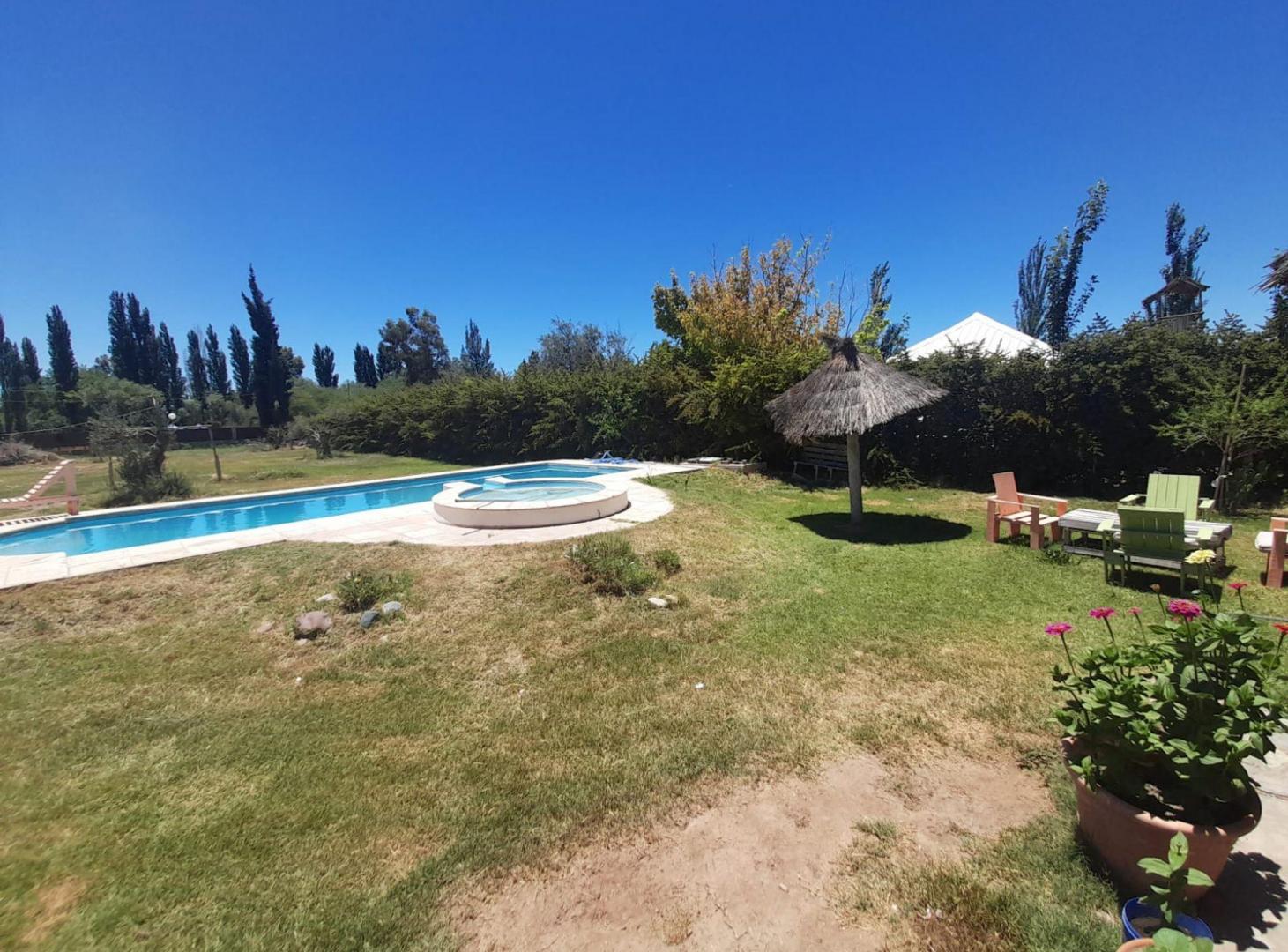 Foto de VENTA HERMOSA CASA CON QUINCHO Y PILETA, imagen 2
