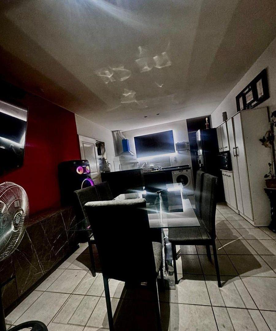Foto de VENTA CASA MODERNA- GUAYMALLEN MZA, imagen 3