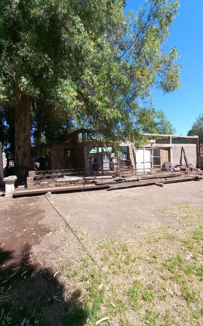 Foto de VENTA DE QUINTA, 3 CASAS+SALON COMERCIAL, PISCINA., imagen 4