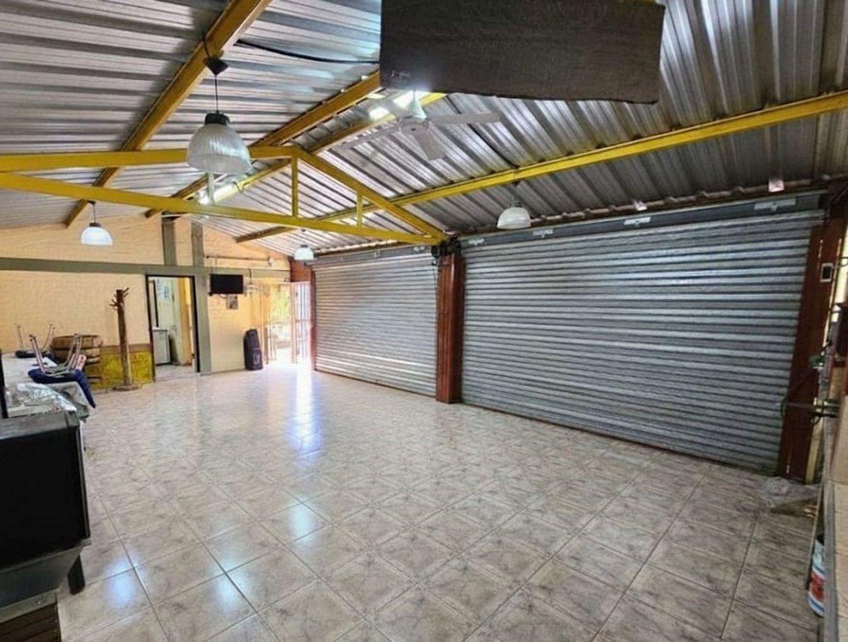 Foto de Casa con Quincho, Pileta y Salón, imagen 3