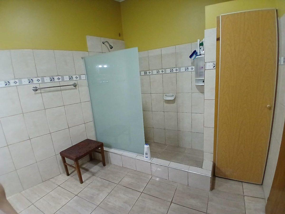 Foto de Casa con Salón + Quincho y Pileta, imagen 4