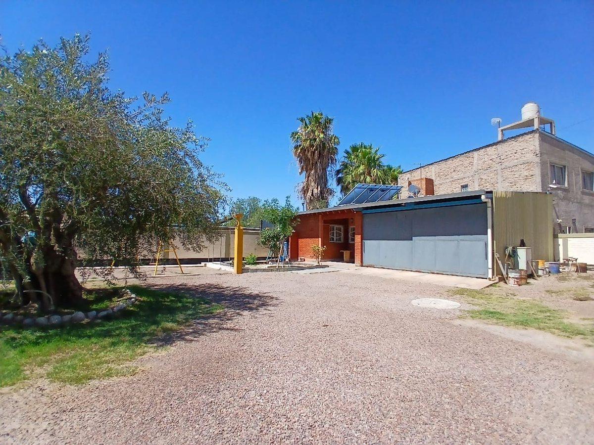 Foto de Casa con Salón + Quincho y Pileta, imagen 1