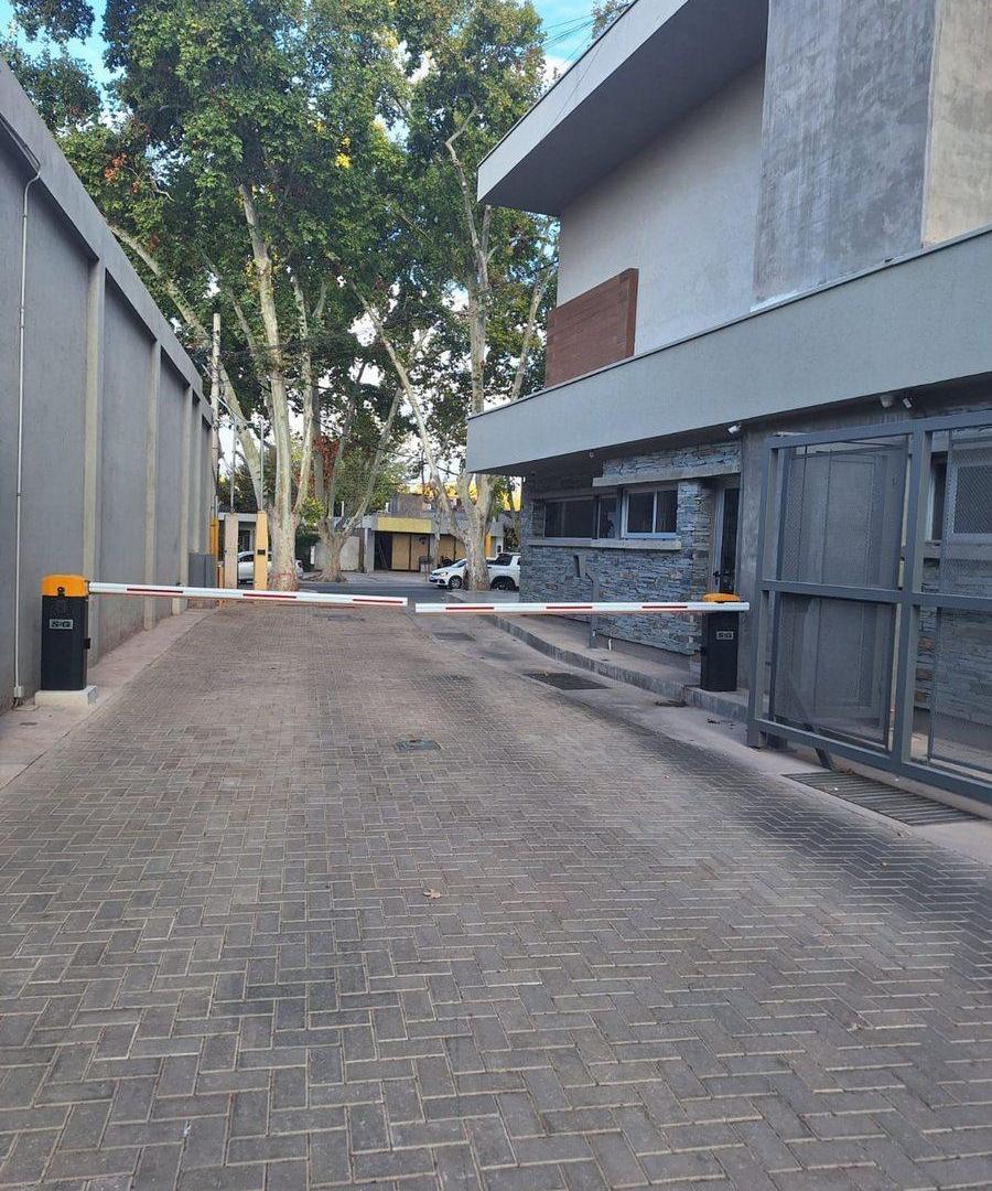 Foto de VENTA Departamento en Villa Roble, Carrodilla, imagen 1