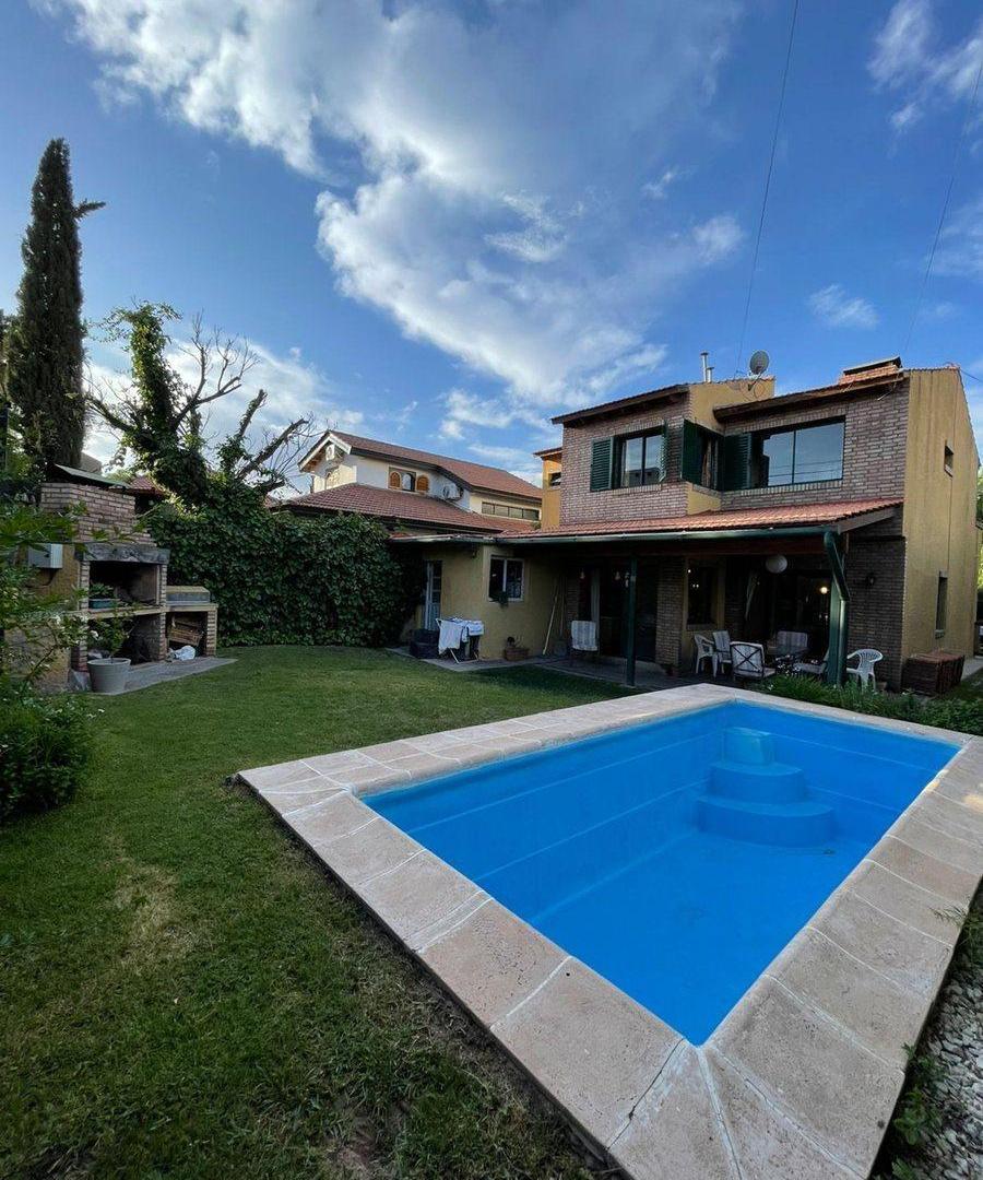 Foto de SE VENDE CASA EN BARRIO DALVIAN CIUDAD DE MENDOZA, imagen 2