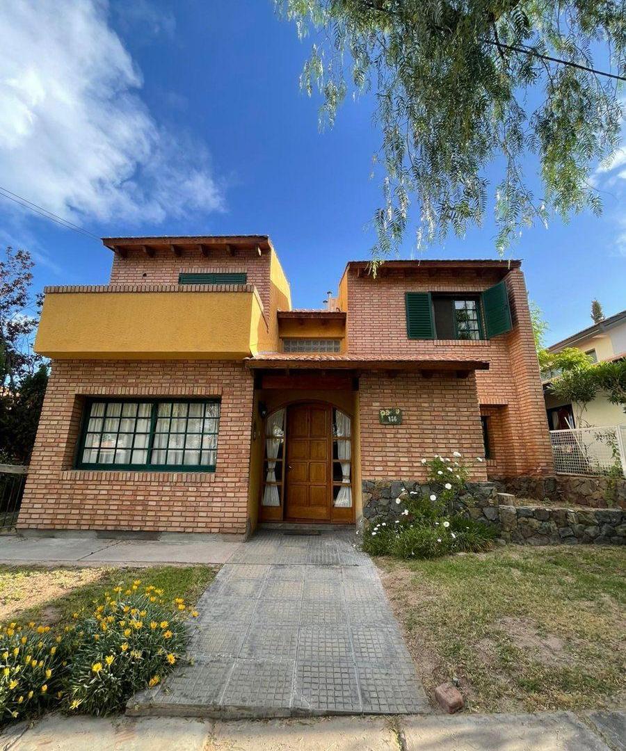 Foto de SE VENDE CASA EN BARRIO DALVIAN CIUDAD DE MENDOZA, imagen 3