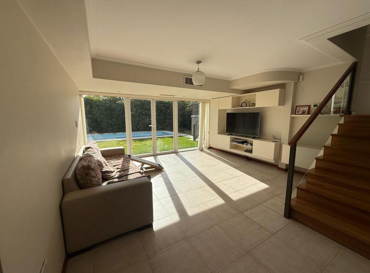 Foto de Venta casa categoría en B. Dalvian, Mendoza, imagen 2