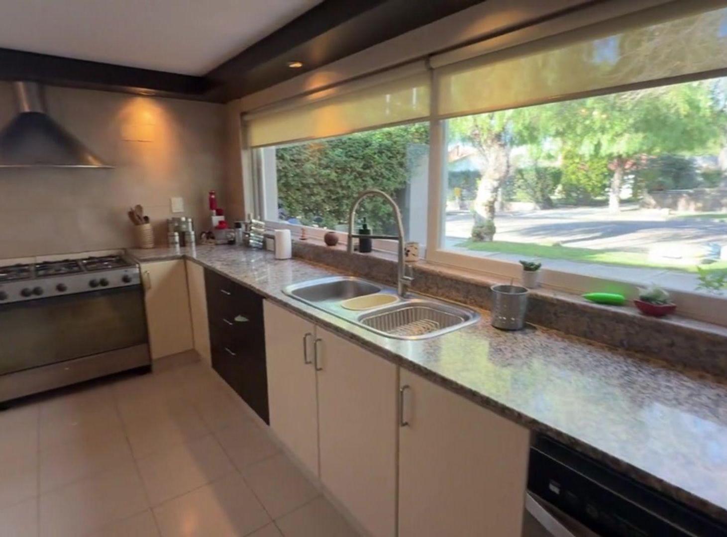Foto de Venta casa categoría en B. Dalvian, Mendoza, imagen 4
