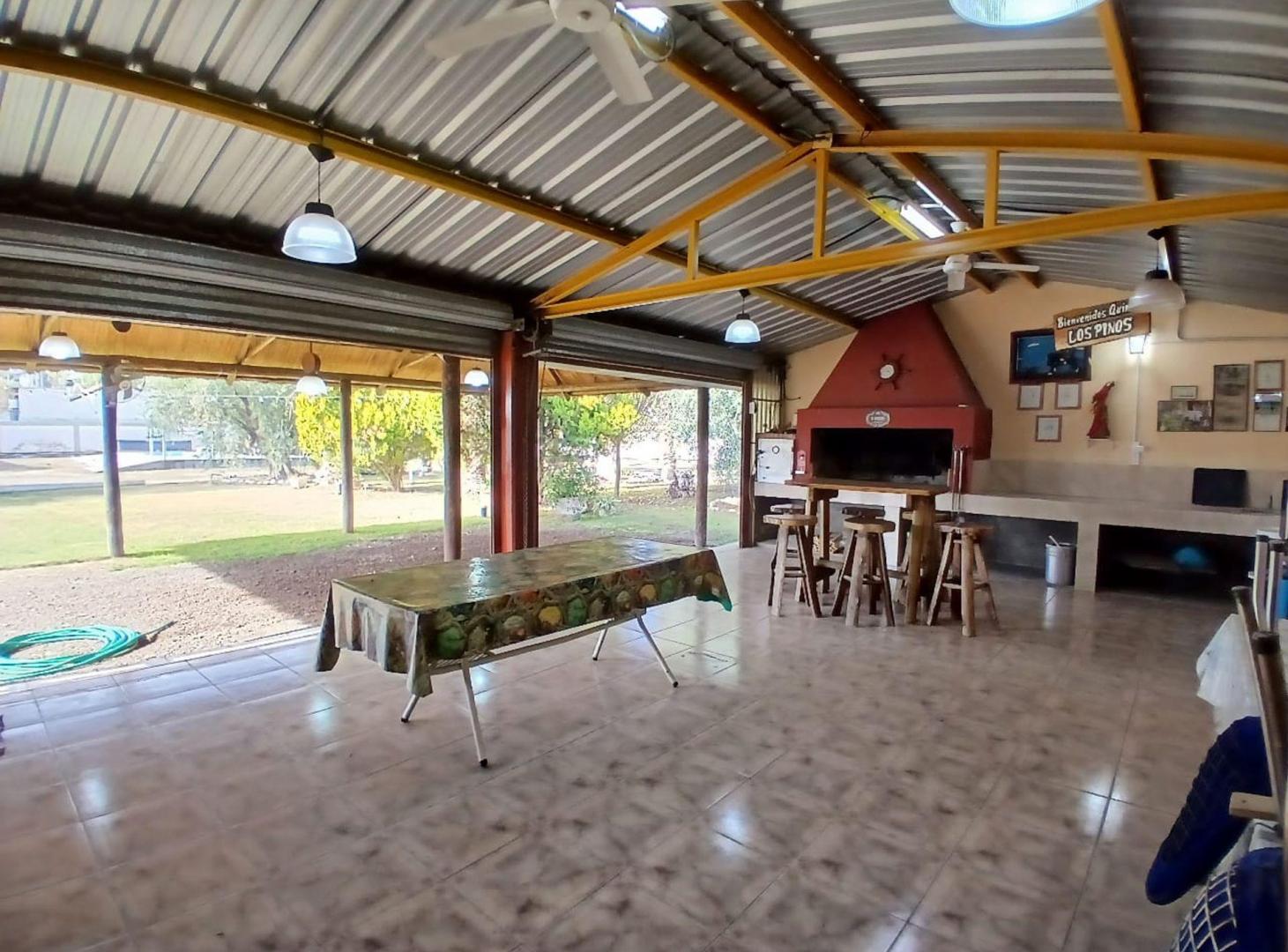 Foto de Salón + Quincho, Pileta + Casa, imagen 3