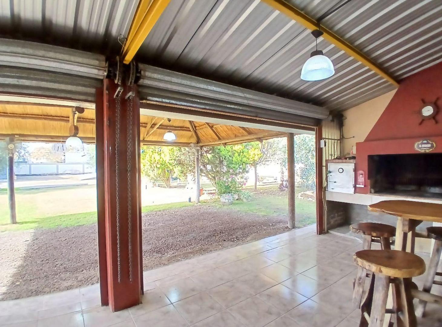 Foto de Salón + Quincho, Pileta + Casa, imagen 5