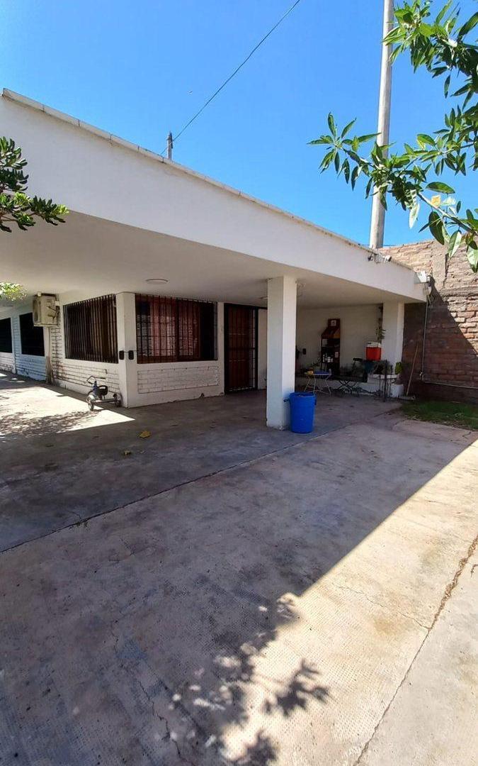 Foto de VENTA 3 CASAS +PISCINA+ SALON COMERCIAL+PARQUE, imagen 3