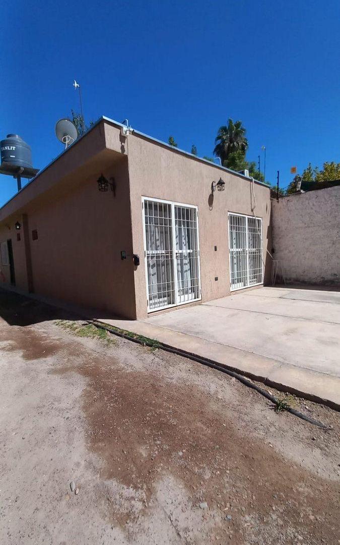 Foto de CASA QUINTA + SALON COMERCIAL. PISCINA -Guaymallén, imagen 3