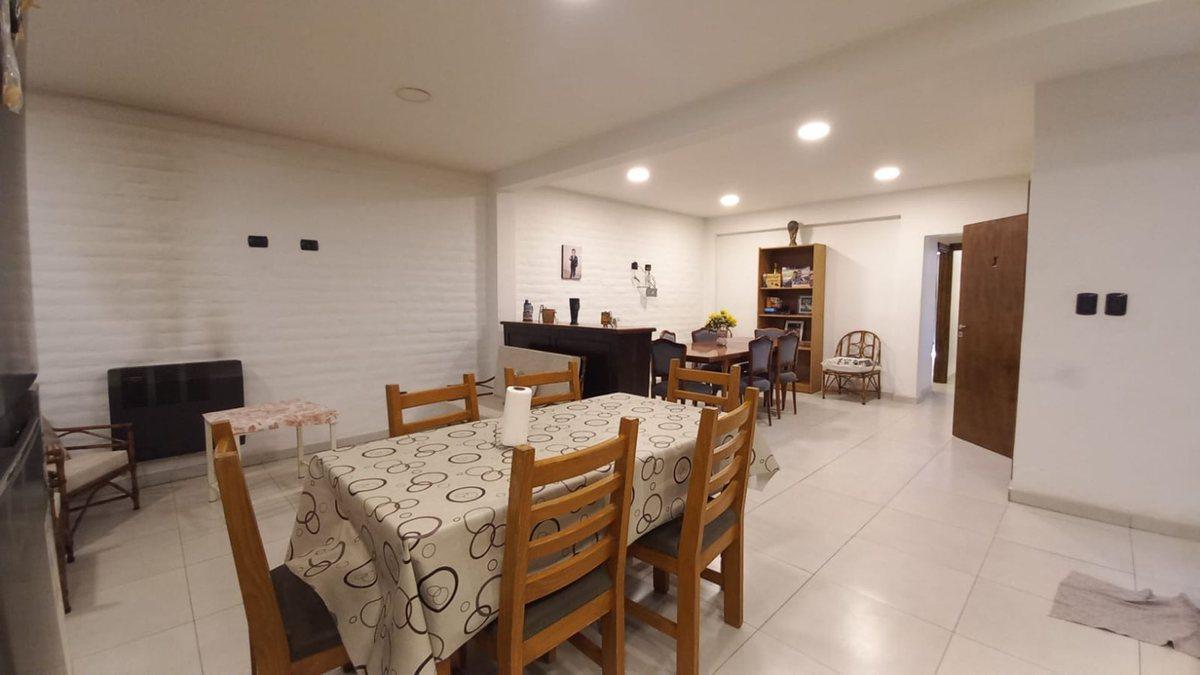 Foto de CASA QUINTA + SALON COMERCIAL. PISCINA -Guaymallén, imagen 4