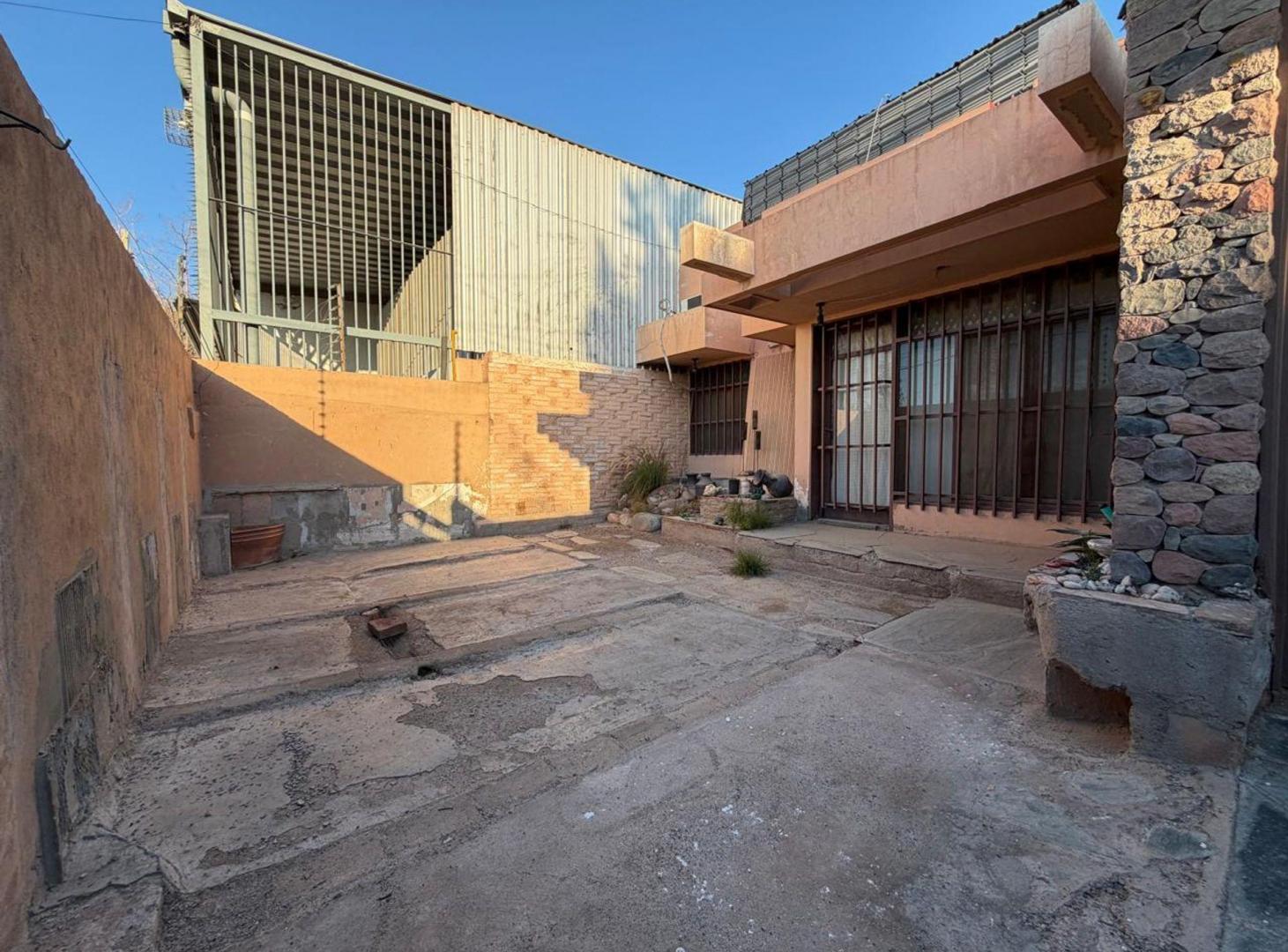 Foto de CASA EN VENTA 3 DORMITORIOS, GUAYMALLÉN, imagen 2