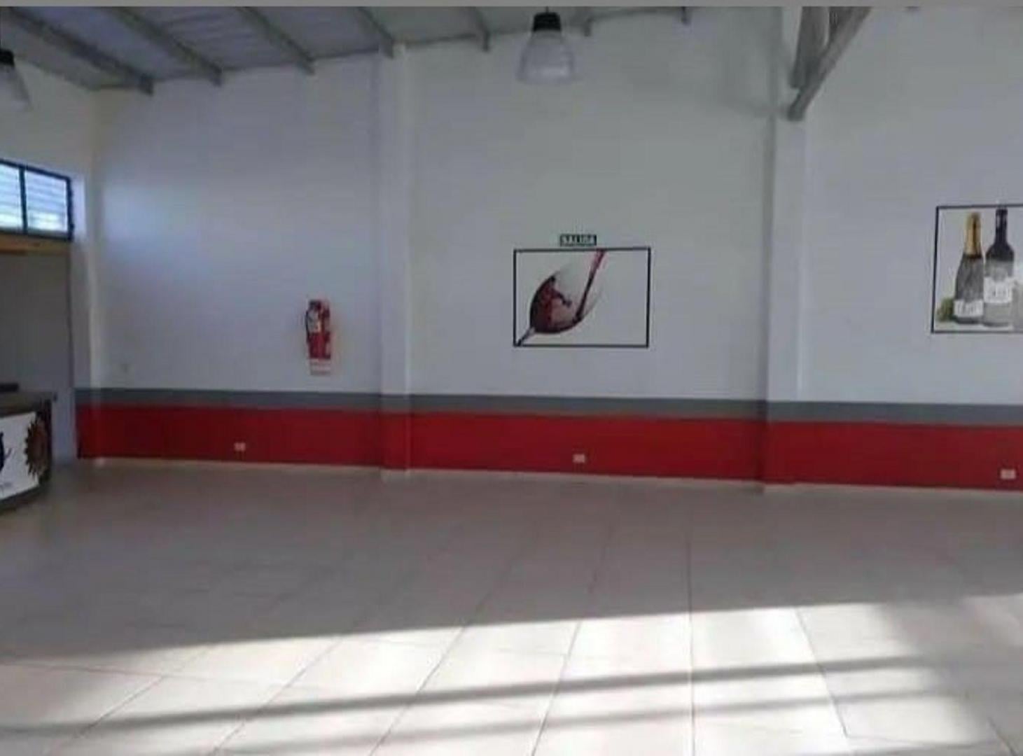 Foto de VENTA IMPORTANTE SALÓN COMERCIAL TUNUYAN MENDOZA, imagen 2