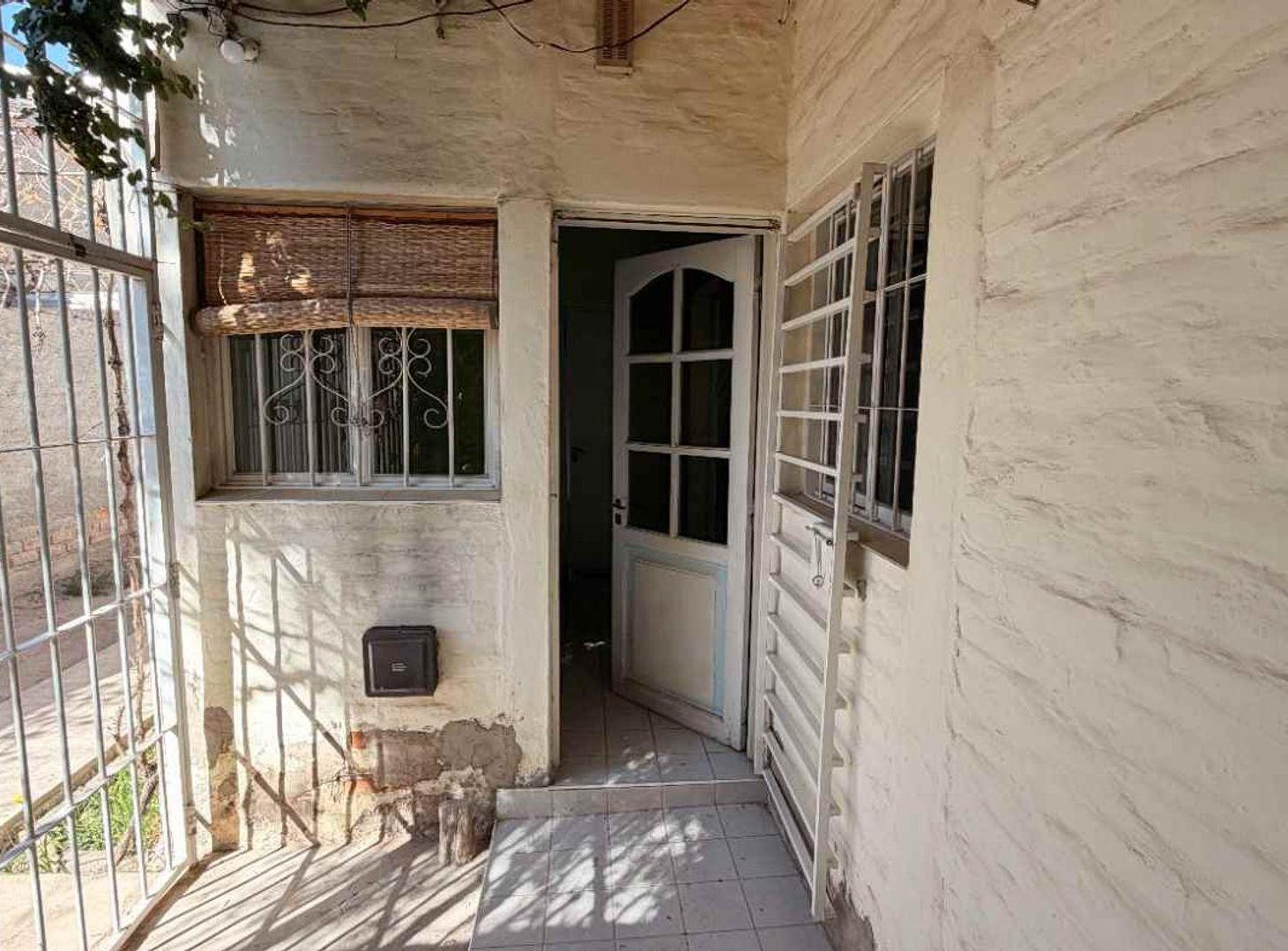 Foto de Venta Casa Pequeña en Terreno Grande Maipu, imagen 5