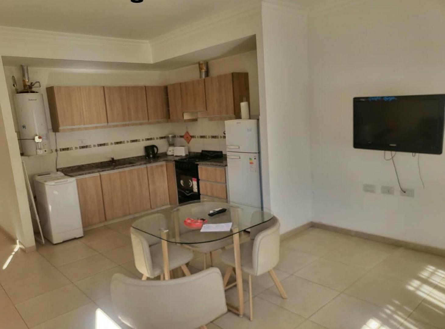 Foto de DEPARTAMENTO DE 2 DORMITORIOS CON COCHERA Y PATIO, imagen 3