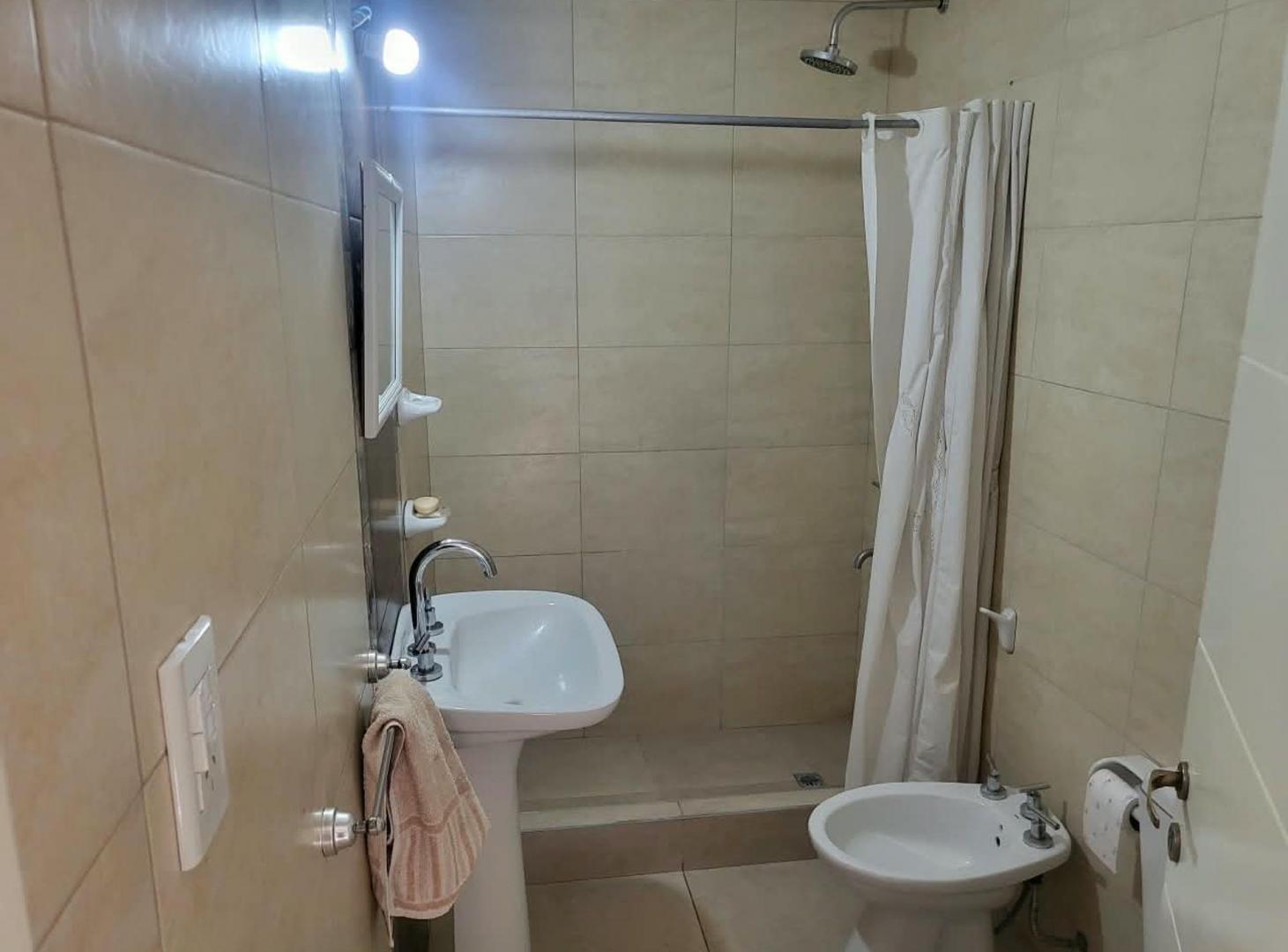 Foto de DEPARTAMENTO DE 2 DORMITORIOS CON COCHERA Y PATIO, imagen 5
