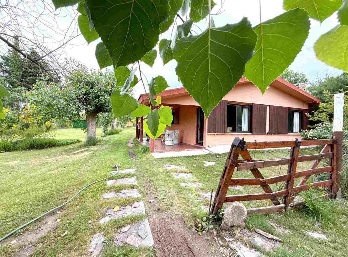 Foto de Casa en venta con amplio jardín en Potrerillos, imagen 3