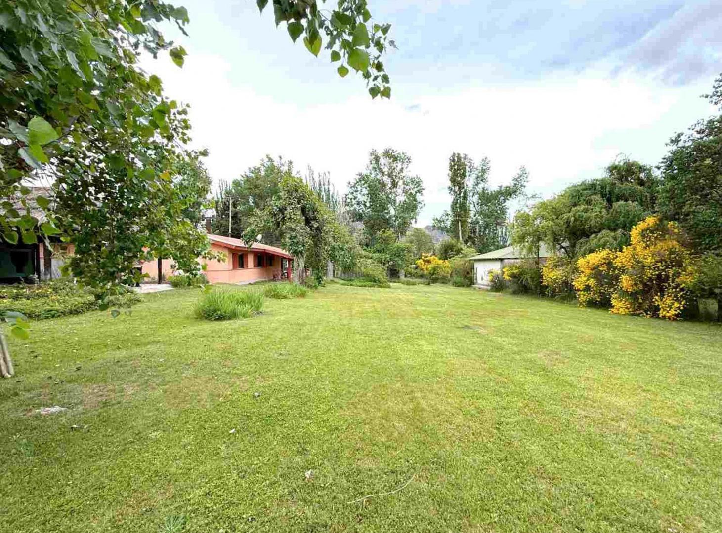 Foto de Casa en venta con amplio jardín en Potrerillos, imagen 2