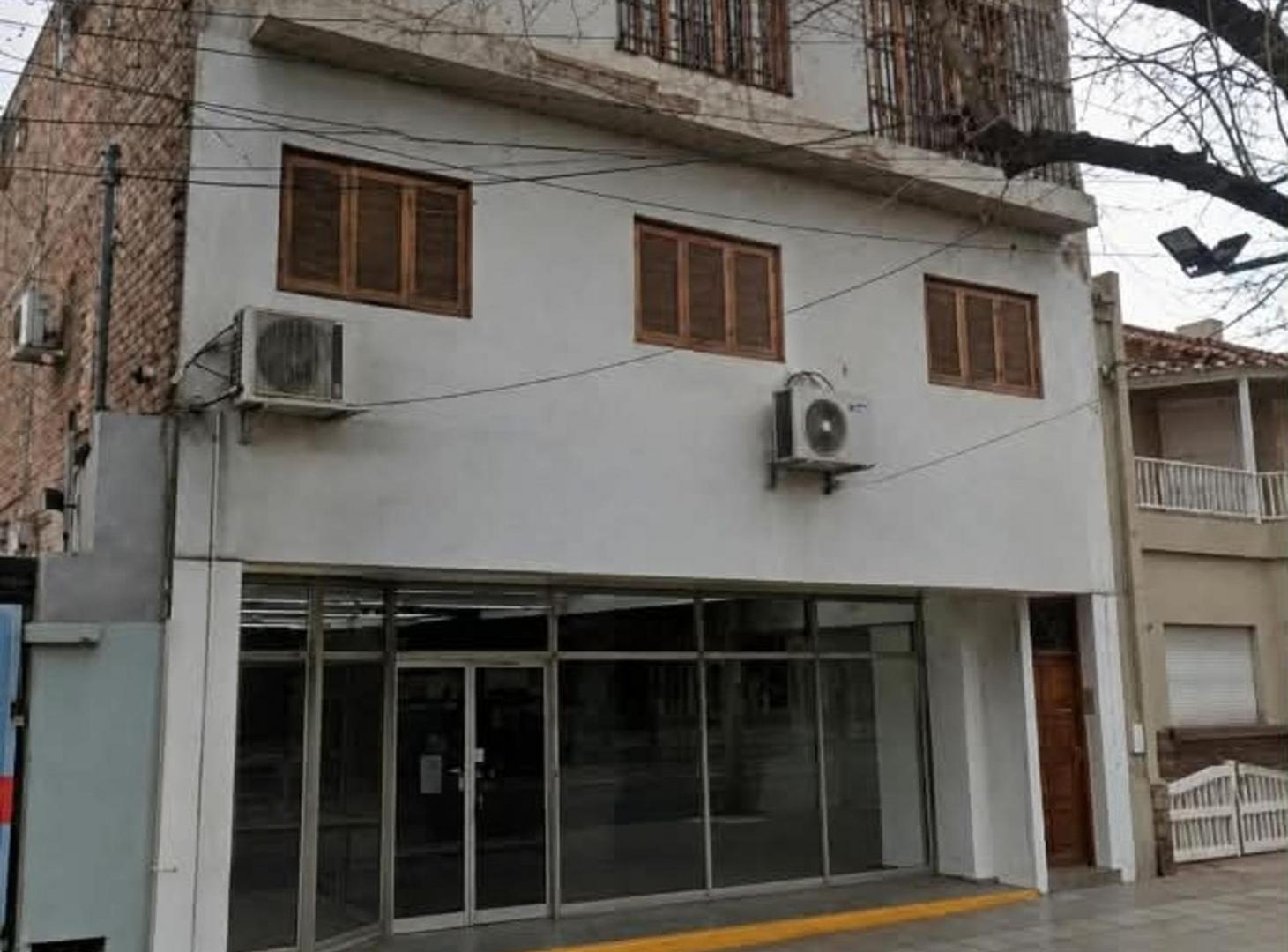 Foto de Departamento segundo piso excelente ubicacion, imagen 1