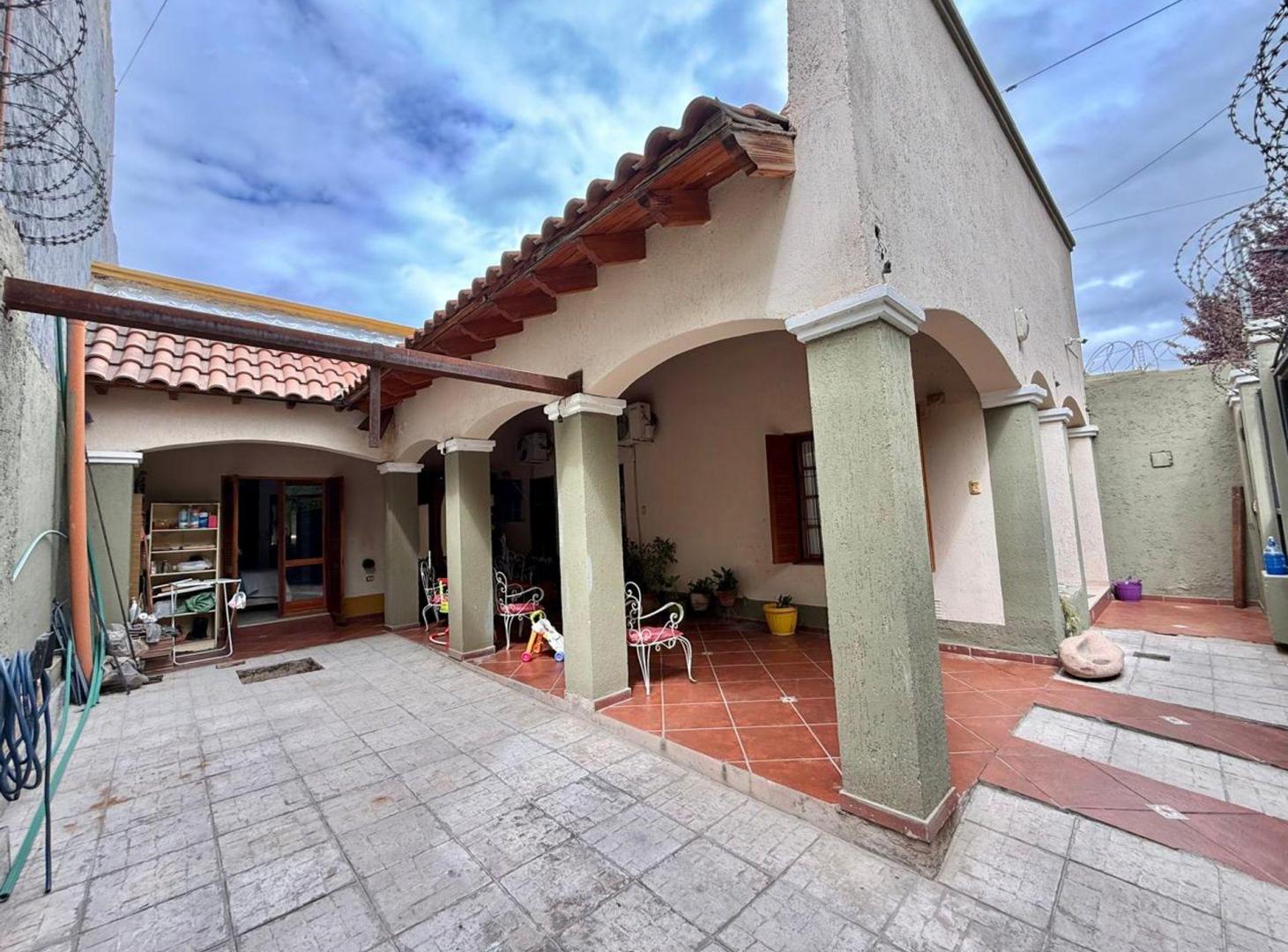 Foto de VENTA CASA VILLA AZCUENAGA NORTE GUAYMALLEN, imagen 1