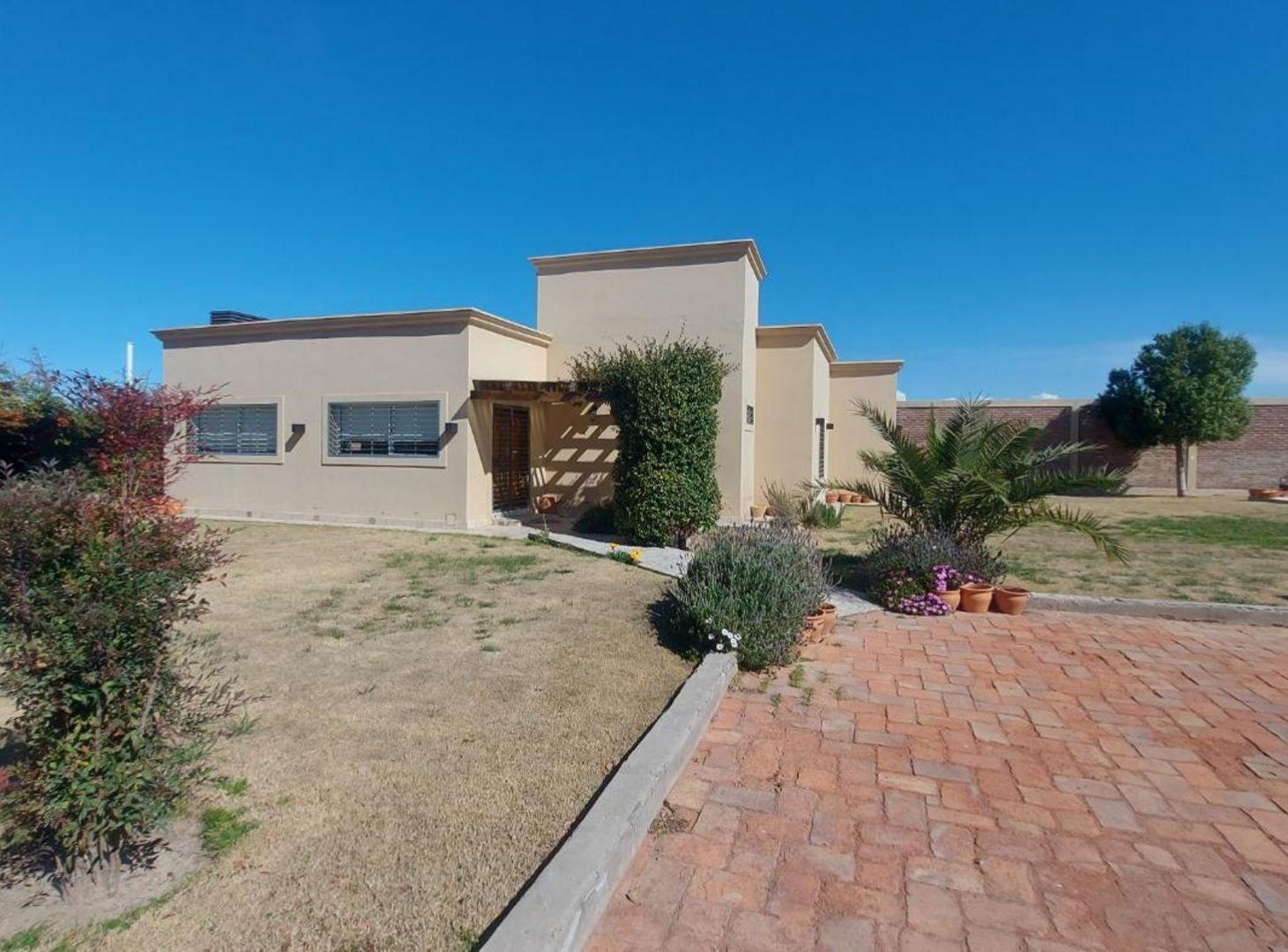 Foto de VENTA CASA JUNIN CON QUINCHO Y PILETA, imagen 2