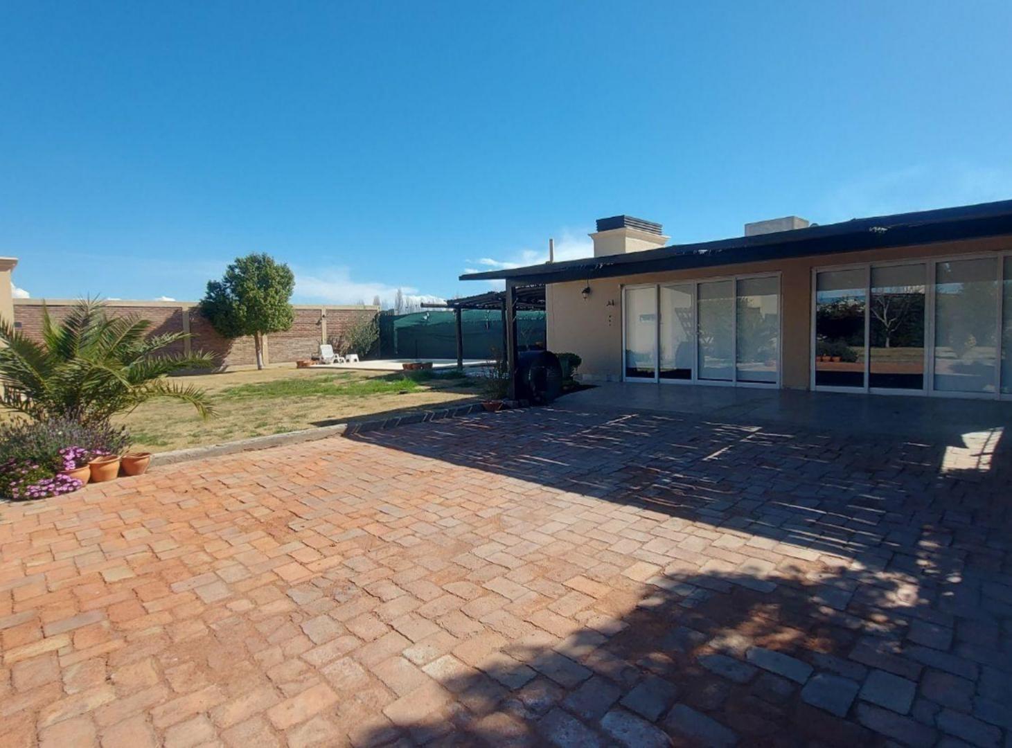 Foto de VENTA CASA JUNIN CON QUINCHO Y PILETA, imagen 1
