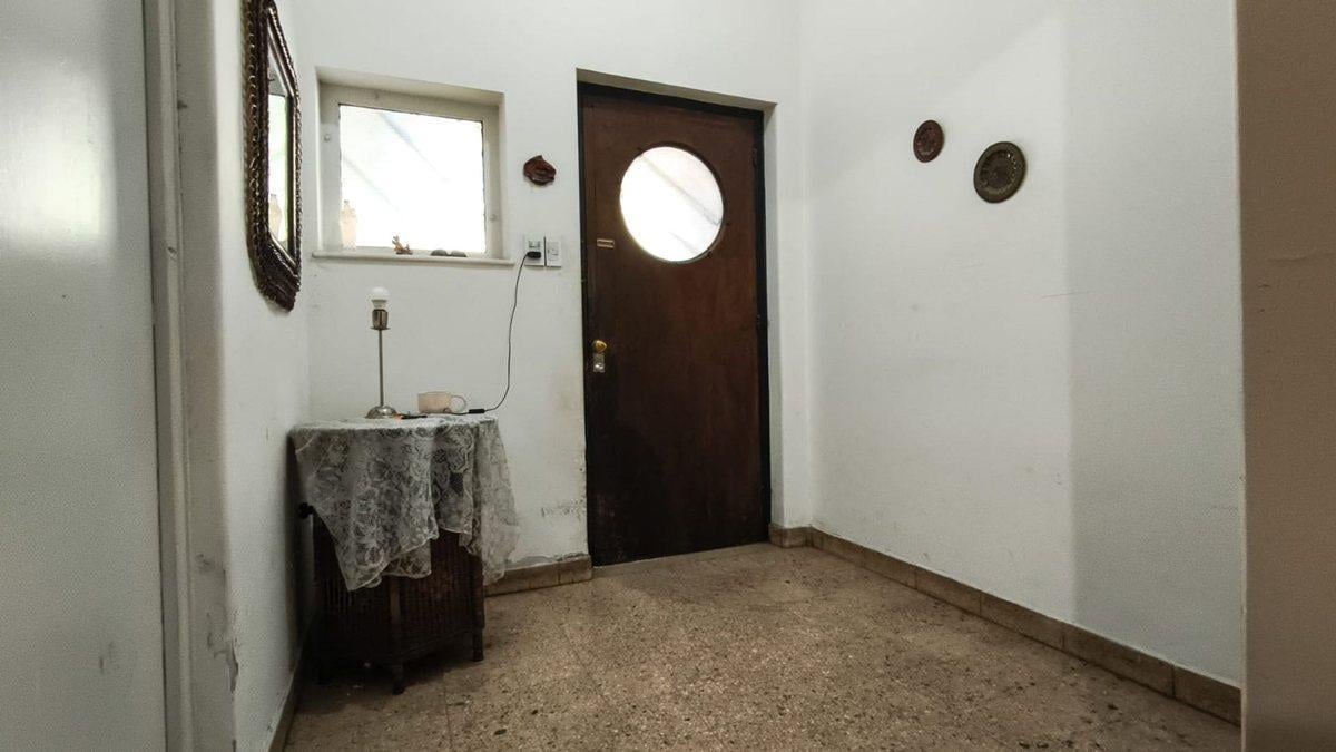Foto de CASA EN VENTA CON IMPORTANTE TERRENO EN GODOY CRUZ, imagen 3