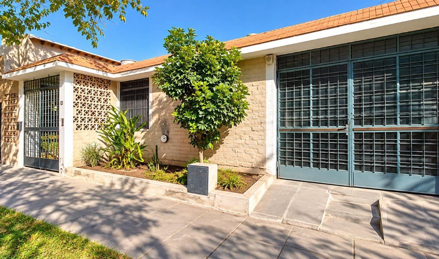 Foto de CASA EN VENTA EN DORREGO, CERCANIA A BARRACAS MALL, imagen 1