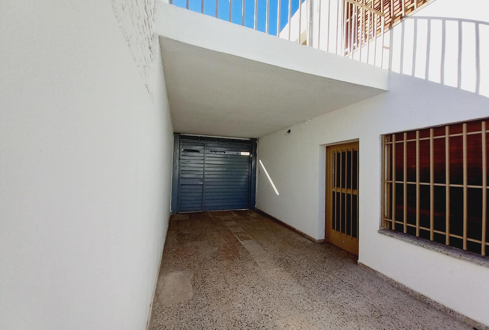 Foto de VENTA CASA 3 DORMITORIOS CON DEPARTAMENTO EN BARRIO IPONA, imagen 1