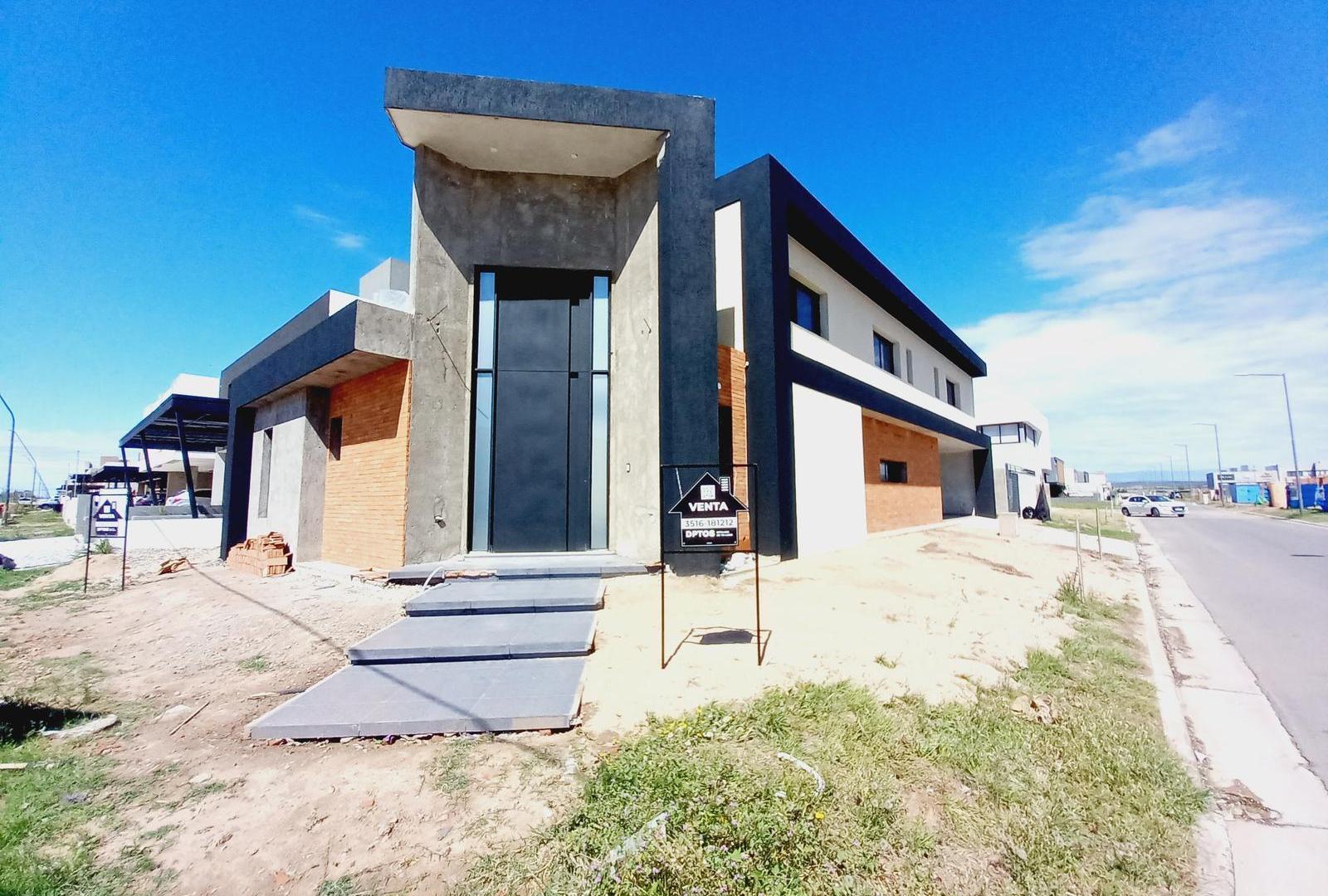 VENTA CASA 4 DORMITORIOS EN MANANTIALES