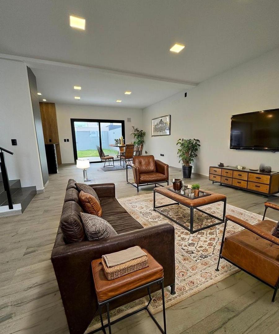 VENTA DUPLEX 3 DORMITORIOS EN COLINAS DE MANANTIALES