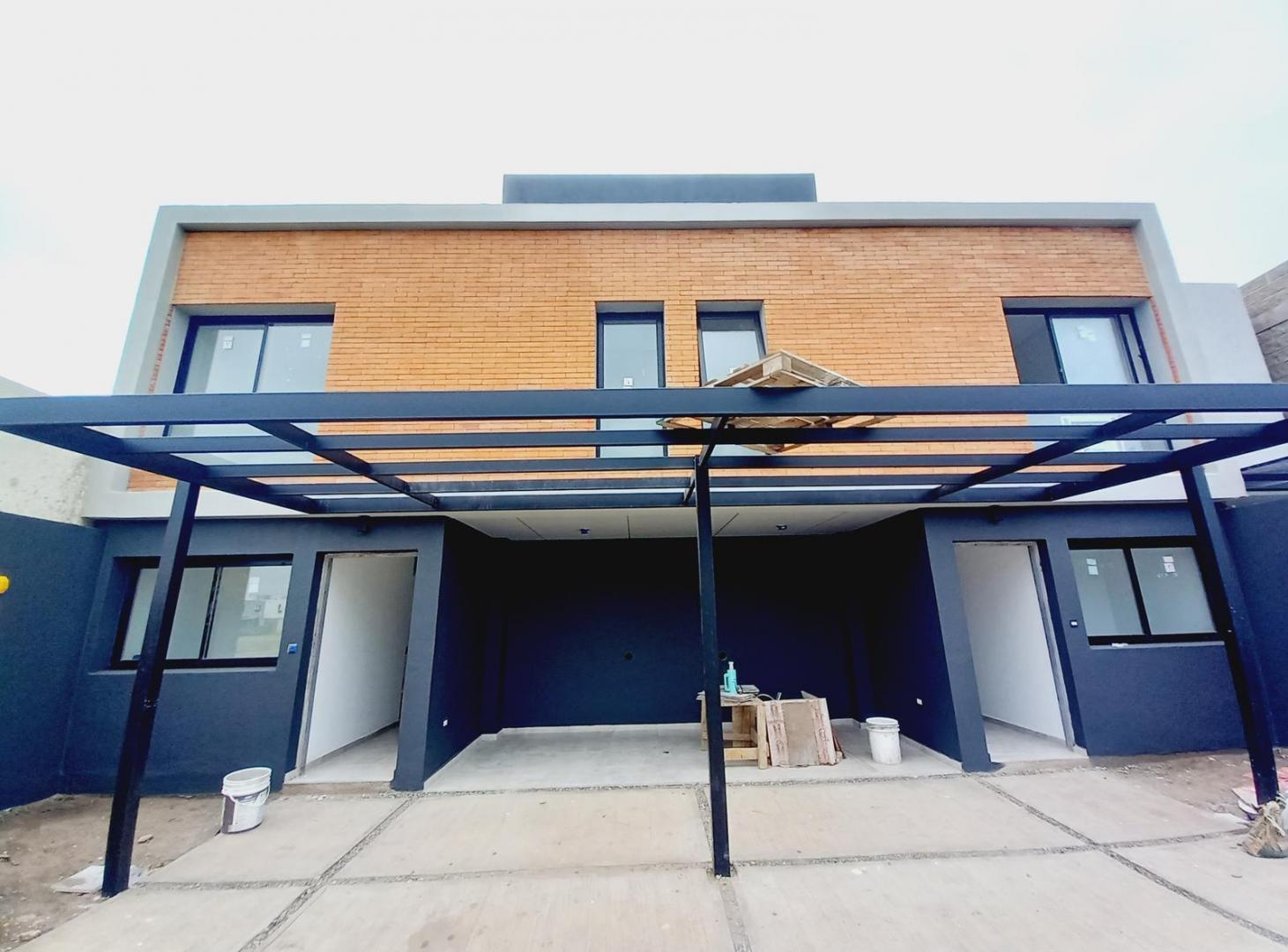 VENTA DUPLEX 3 DORMITORIOS EN MANANTIALES