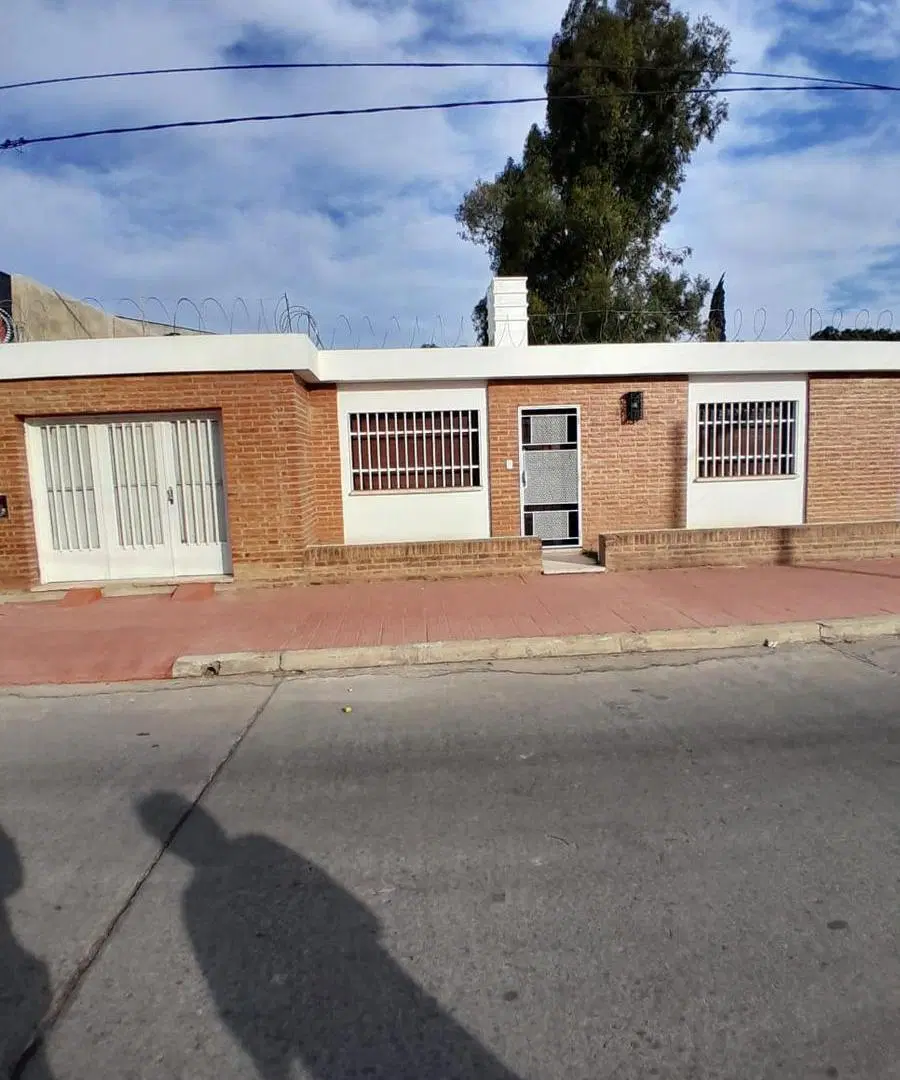 CASA EN ALQUILER 3 DORMITORIOS BARRIO EMPALME CON GARAGE 3
