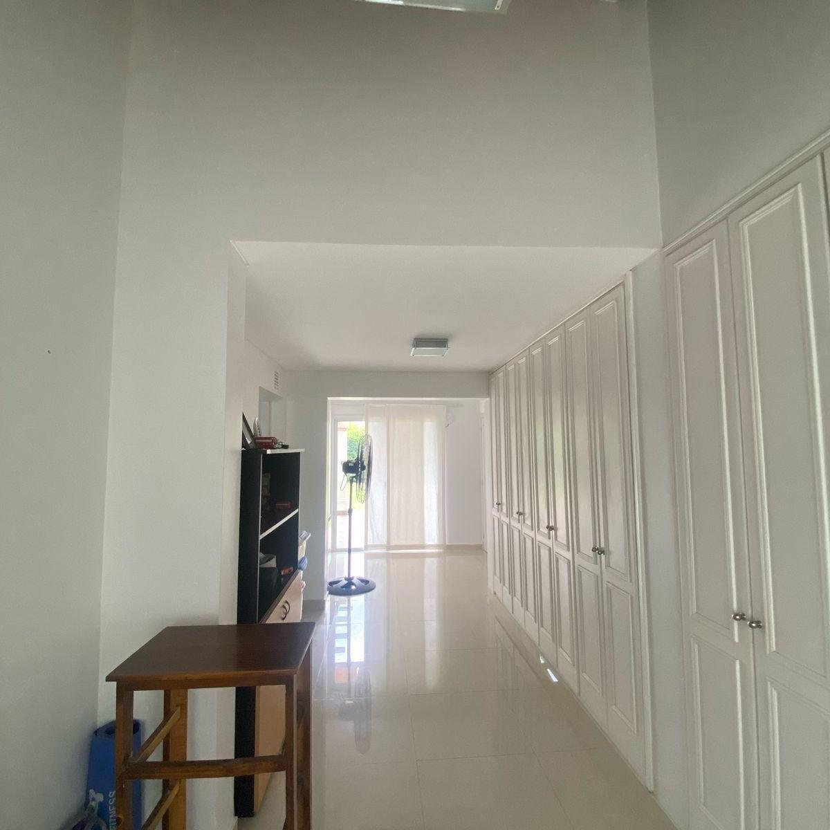 Privilegiosa Casa en Venta en Barrio Privado Palmares 5