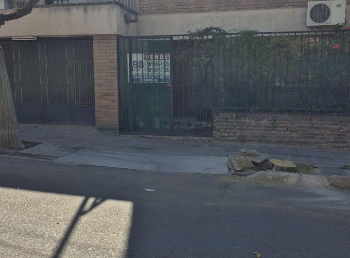 VENTA CASA EN GODOY CRUZ 1